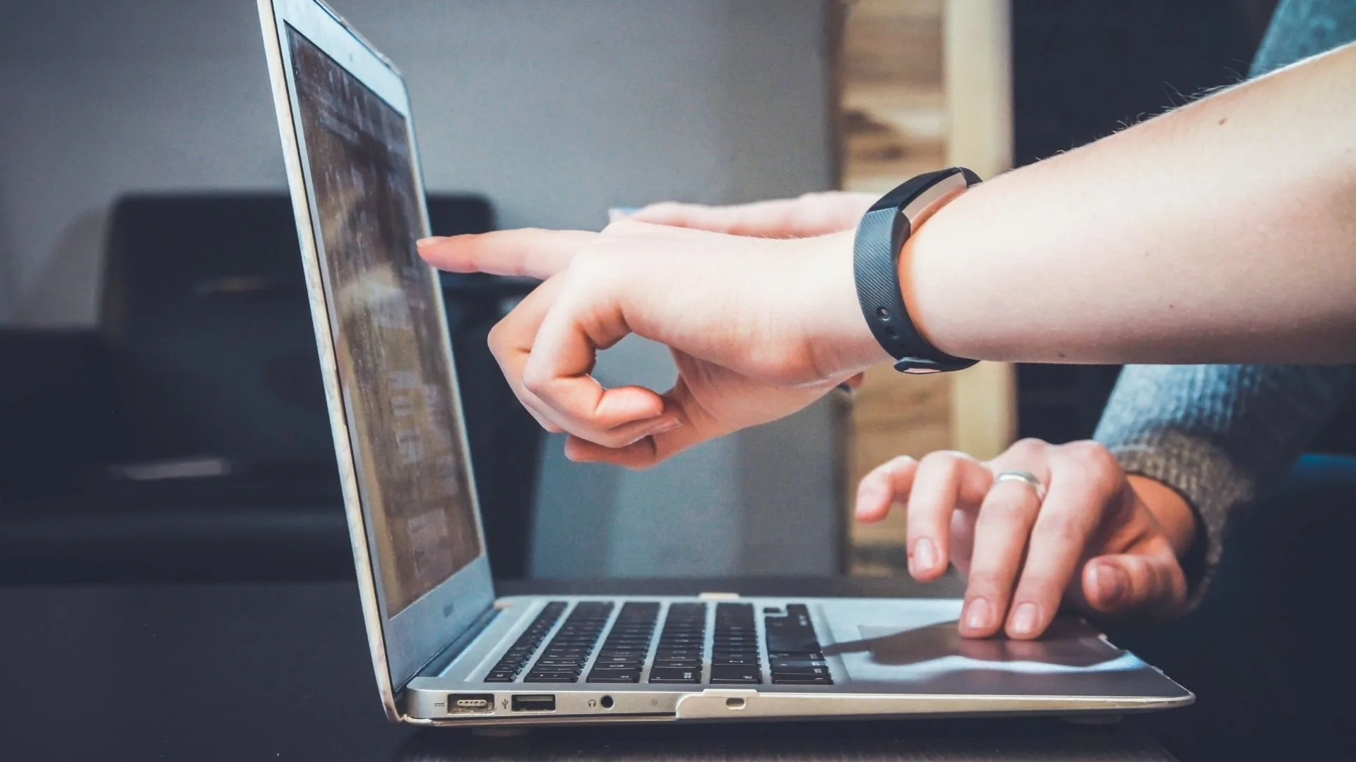 9 Signals That Indicate The Need of Redesigning Your Website